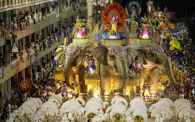Тропический карнавал в Бразилии